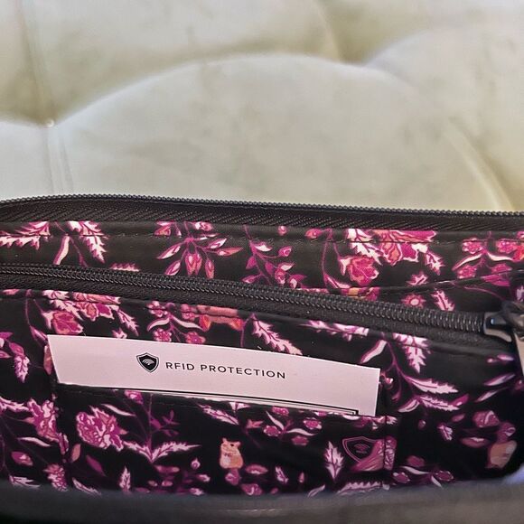 Vera Bradley NWT Iconic RFID Slim Wristlet - beautiful lining! - Picture 5 of 6